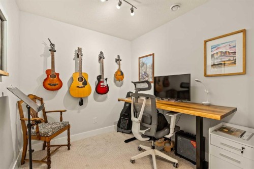 447B 23 Avenue Nw, Calgary, AB - Indoor Photo Showing Office