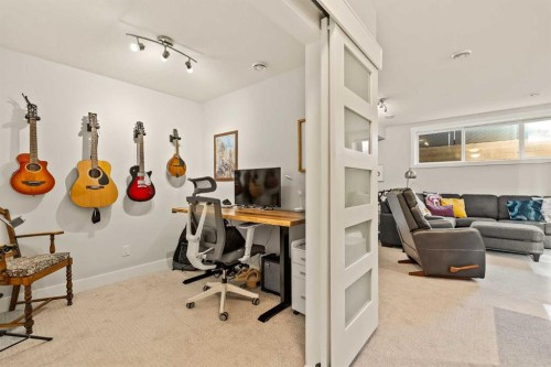 447B 23 Avenue Nw, Calgary, AB - Indoor