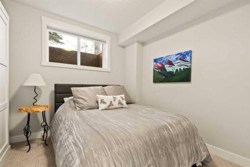 447B 23 Avenue Nw, Calgary, AB - Indoor Photo Showing Bedroom