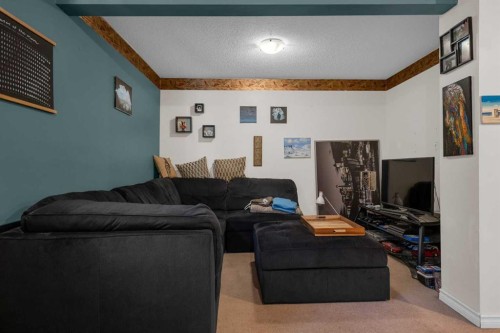 3 Booth Crescent, Irricana, AB - Indoor Photo Showing Living Room