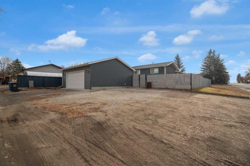 3 Booth Crescent, Irricana, AB - Outdoor