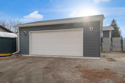 3 Booth Crescent, Irricana, AB - Outdoor With Exterior