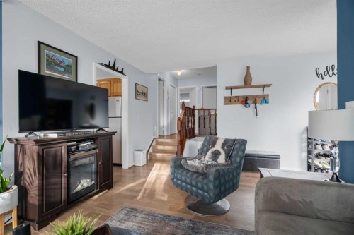3 Booth Crescent, Irricana, AB - Indoor Photo Showing Living Room