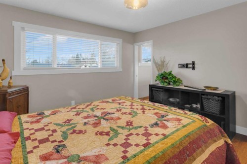 724 Mapleton Drive Se, Calgary, AB - Indoor Photo Showing Bedroom