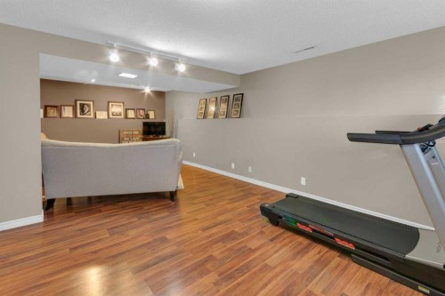 724 Mapleton Drive Se, Calgary, AB - Indoor