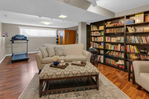 724 Mapleton Drive Se, Calgary, AB - Indoor