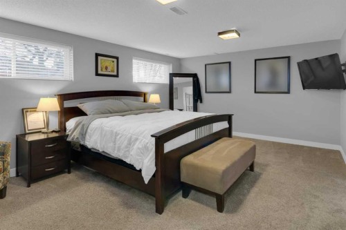 724 Mapleton Drive Se, Calgary, AB - Indoor Photo Showing Bedroom