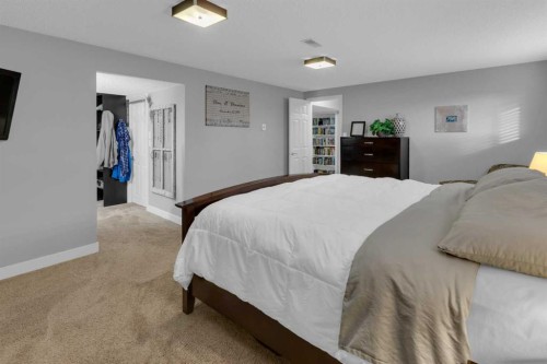 724 Mapleton Drive Se, Calgary, AB - Indoor Photo Showing Bedroom