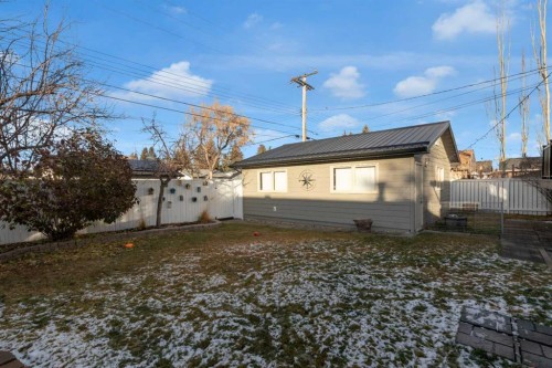724 Mapleton Drive Se, Calgary, AB - Outdoor