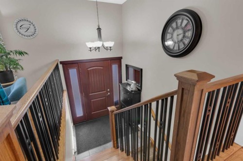 724 Mapleton Drive Se, Calgary, AB - Indoor Photo Showing Other Room