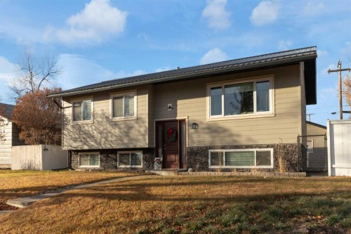 724 Mapleton Drive Se, Calgary, AB - Outdoor