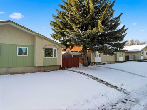 923 Marcombe Drive Ne, Calgary, AB - Outdoor