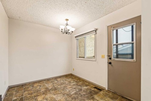 4716B 44 Avenue Ne, Calgary, AB - Indoor Photo Showing Other Room