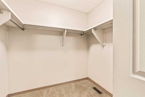 4716B 44 Avenue Ne, Calgary, AB - Indoor With Storage