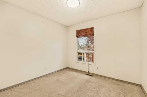 4716B 44 Avenue Ne, Calgary, AB - Indoor Photo Showing Other Room
