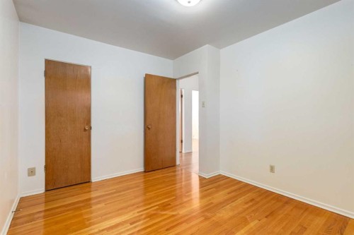3519 40 Street Sw, Calgary, AB - Indoor Photo Showing Other Room