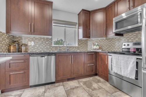 190 Costa Mesa Close Ne, Calgary, AB - Indoor Photo Showing Kitchen With Stainless Steel Kitchen With Upgraded Kitchen