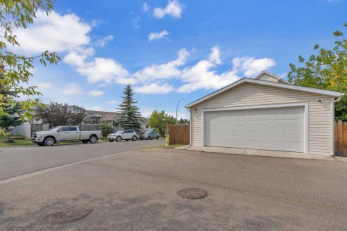 190 Costa Mesa Close Ne, Calgary, AB - Outdoor