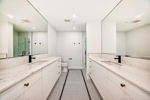 410-8505 Broadcast Avenue Sw, Calgary, AB - Indoor Photo Showing Bathroom