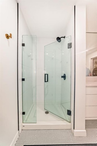 410-8505 Broadcast Avenue Sw, Calgary, AB - Indoor Photo Showing Bathroom