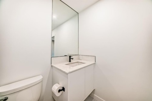 410-8505 Broadcast Avenue Sw, Calgary, AB - Indoor Photo Showing Bathroom