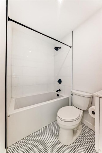 410-8505 Broadcast Avenue Sw, Calgary, AB - Indoor Photo Showing Bathroom