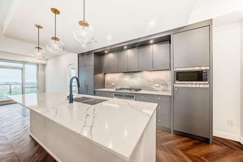 410-8505 Broadcast Avenue Sw, Calgary, AB - Indoor Photo Showing Kitchen With Double Sink With Upgraded Kitchen