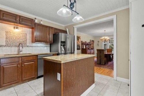 656 Royalite Way Se, Diamond Valley, AB - Indoor Photo Showing Kitchen