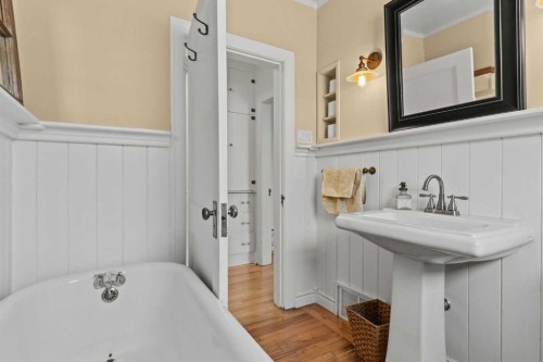 656 Royalite Way Se, Diamond Valley, AB - Indoor Photo Showing Bathroom