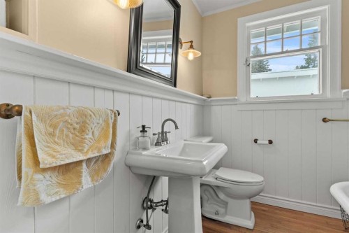 656 Royalite Way Se, Diamond Valley, AB - Indoor Photo Showing Bathroom