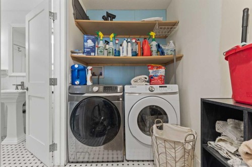 656 Royalite Way Se, Diamond Valley, AB - Indoor Photo Showing Laundry Room