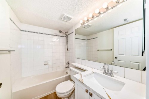 92 Martha'S Haven Gardens Ne, Calgary, AB - Indoor Photo Showing Bathroom