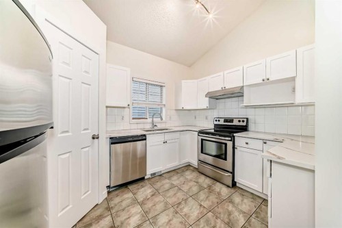 92 Martha'S Haven Gardens Ne, Calgary, AB - Indoor Photo Showing Kitchen