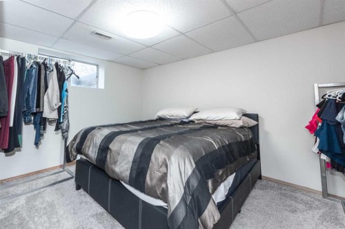 136 Mt Aberdeen Manor Se, Calgary, AB - Indoor Photo Showing Bedroom