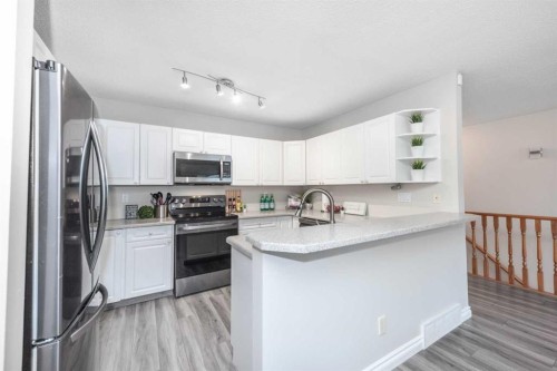 136 Mt Aberdeen Manor Se, Calgary, AB - Indoor Photo Showing Kitchen