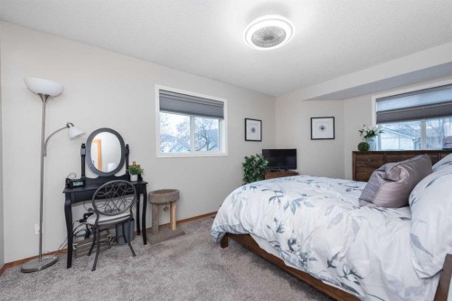 136 Mt Aberdeen Manor Se, Calgary, AB - Indoor Photo Showing Bedroom