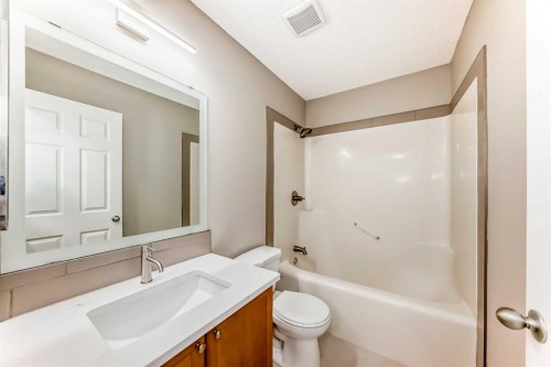 30 Citadel Estates Manor Nw, Calgary, AB - Indoor Photo Showing Bathroom