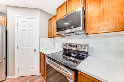 30 Citadel Estates Manor Nw, Calgary, AB - Indoor Photo Showing Kitchen