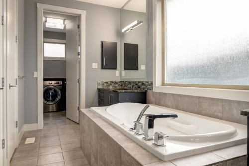 123 Cranbrook Circle Se, Calgary, AB - Indoor Photo Showing Bathroom