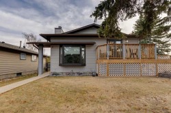 55 Bermuda Place NW Calgary, AB T3K 1H4
