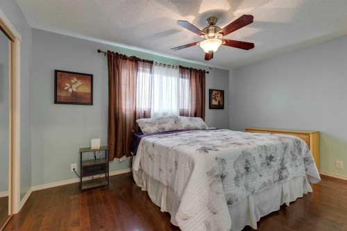 55 Bermuda Place Nw, Calgary, AB - Indoor Photo Showing Bedroom