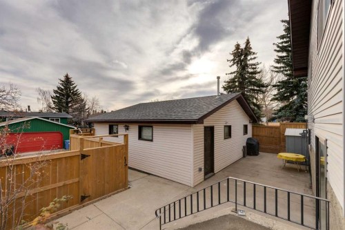 55 Bermuda Place Nw, Calgary, AB - Outdoor With Exterior