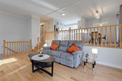 55 Bermuda Place Nw, Calgary, AB - Indoor Photo Showing Living Room