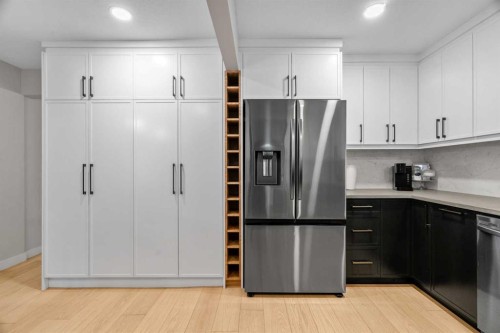 92 Deermeade Road Se, Calgary, AB - Indoor Photo Showing Kitchen