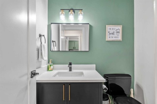 92 Deermeade Road Se, Calgary, AB - Indoor Photo Showing Bathroom