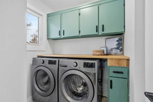 92 Deermeade Road Se, Calgary, AB - Indoor Photo Showing Laundry Room