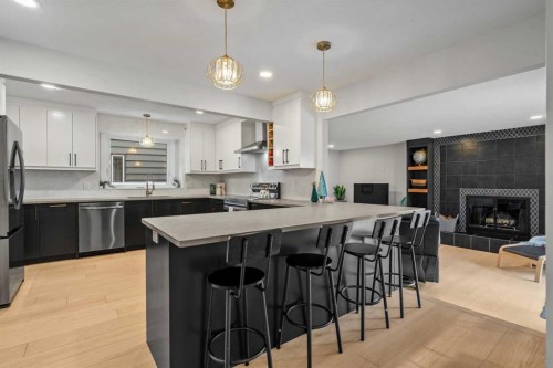 92 Deermeade Road Se, Calgary, AB - Indoor Photo Showing Kitchen With Upgraded Kitchen