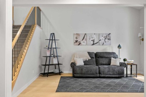 92 Deermeade Road Se, Calgary, AB - Indoor Photo Showing Living Room