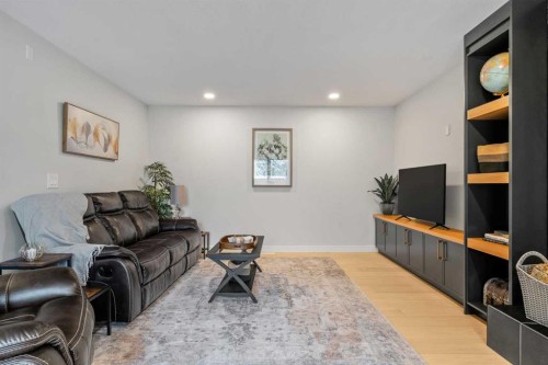 92 Deermeade Road Se, Calgary, AB - Indoor