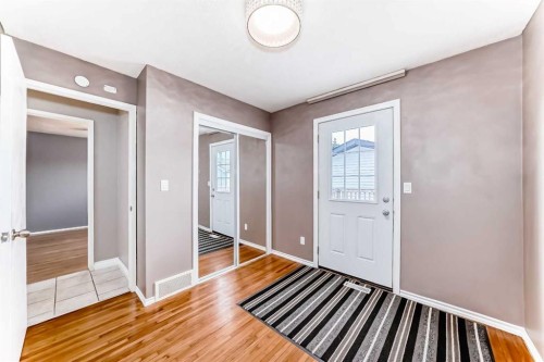 3042 31A Street Se, Calgary, AB - Indoor Photo Showing Other Room